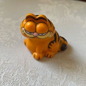 Retro Garfield figurine circa 1981 in excellent vintage condition